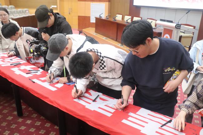 上海浦东新区高校反邪教联合宣传活动图片1.jpg