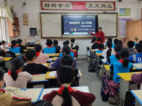 广西玉林：北流市大伦镇开展反邪教宣传进校园活动.png